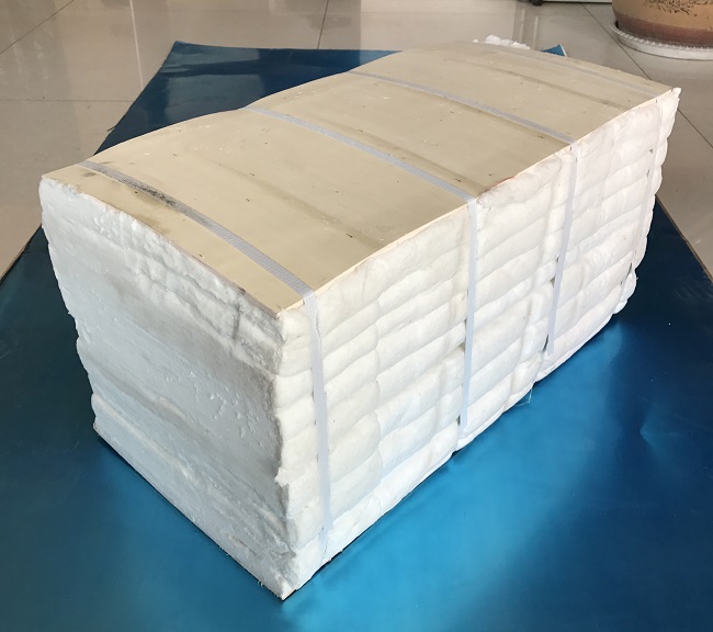 陶瓷纤维?？? /></p>
<p>　　重量轻：<a href=